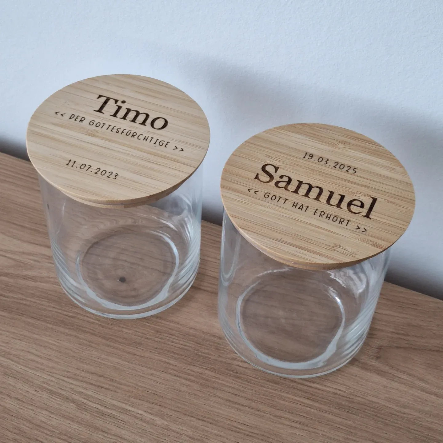 Erinnerungsgläser Timo und Samuel mit Datum