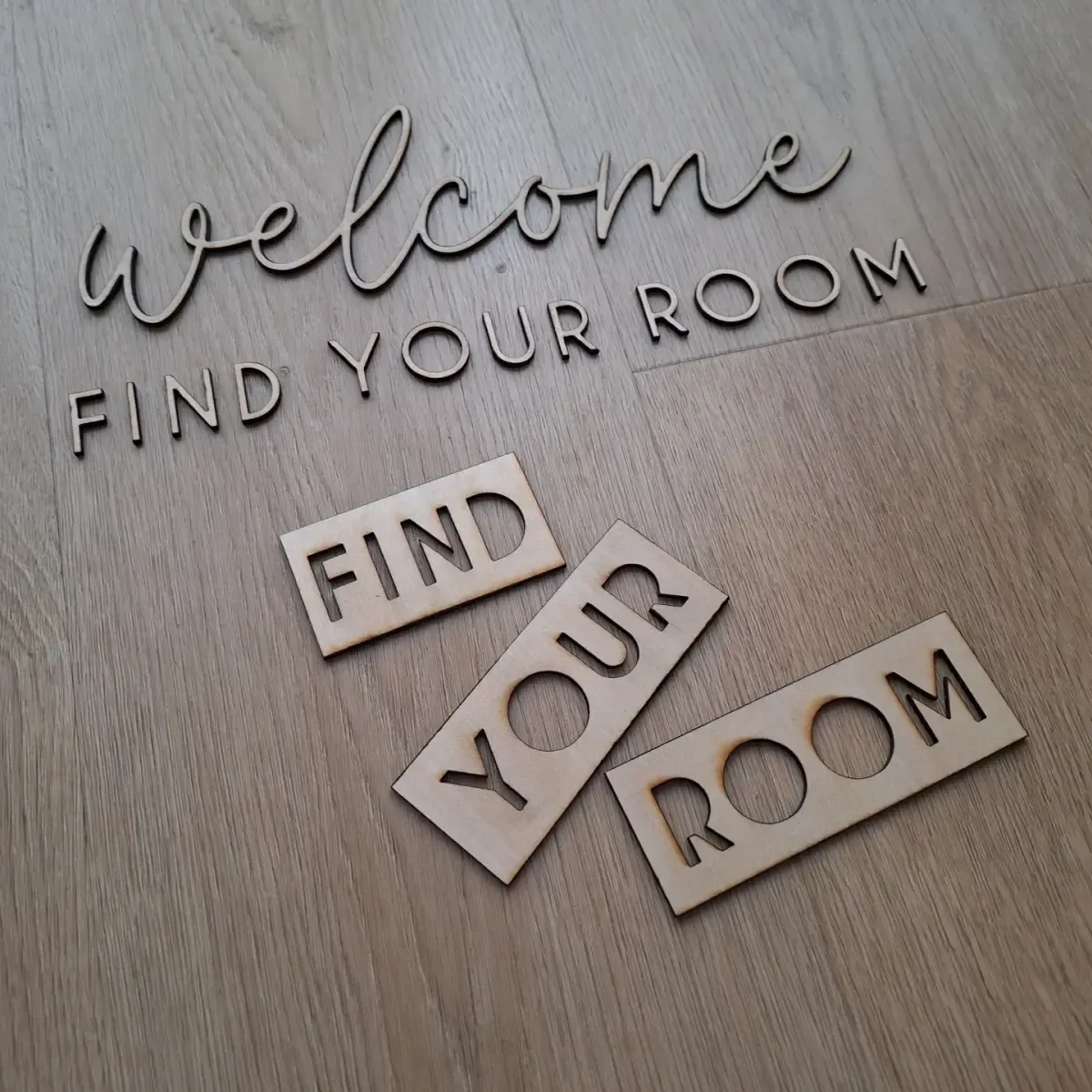 Deko-Schriftzug welcome find your room Detailansicht